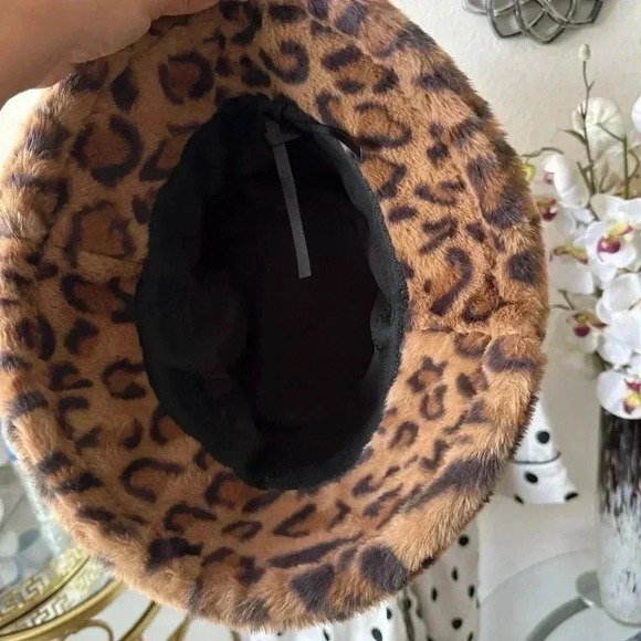 Faux fur cheetah hat cool girls only clueless vibes - Picture 4 of 4